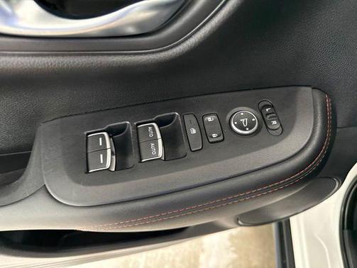 Platinum White 2024 Honda HR-V 2WD Sport
