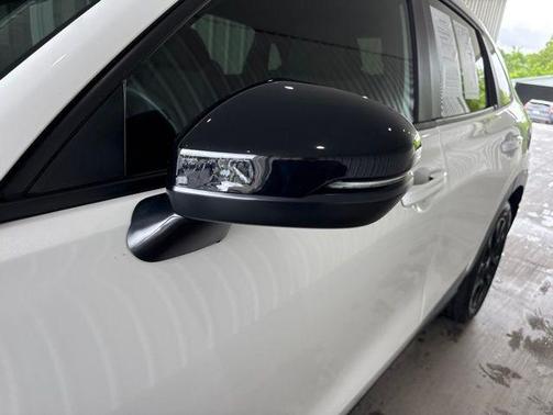 Platinum White 2024 Honda HR-V 2WD Sport