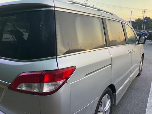 2011 Nissan Quest LE