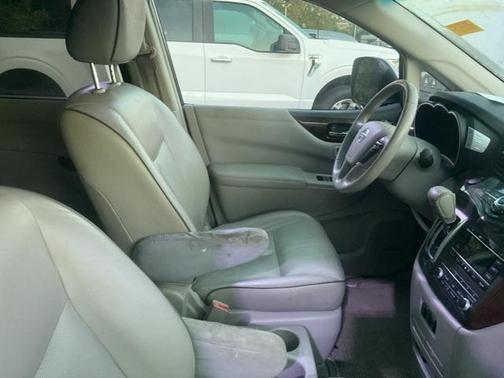 2011 Nissan Quest LE