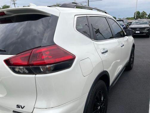 Pearl White 2018 Nissan Rogue SV