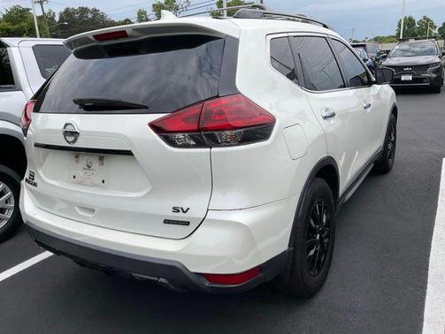 Pearl White 2018 Nissan Rogue SV