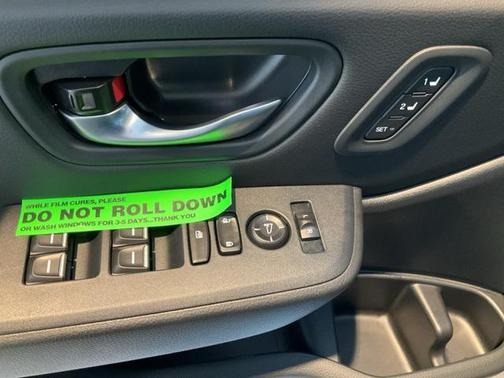 2025 Honda Pilot Touring 8-Passenger