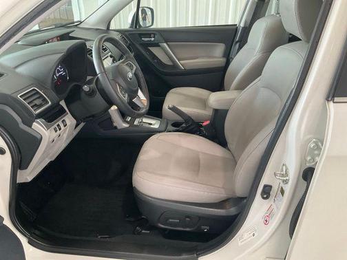 Crystal White Pearl 2018 Subaru Forester 2.5i Limited