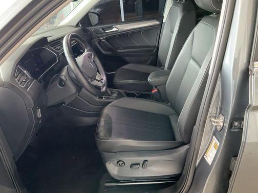 Platinum Gray Metallic 2023 Volkswagen Tiguan 2.0T SE