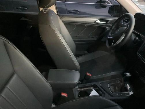 Platinum Gray Metallic 2023 Volkswagen Tiguan 2.0T SE
