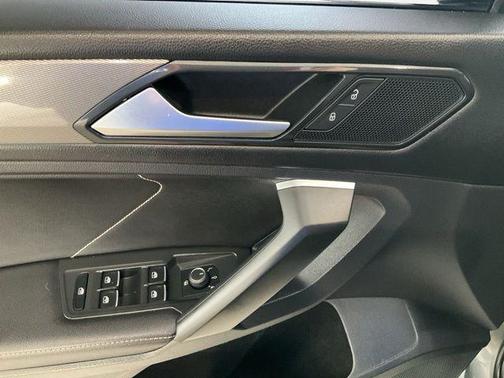 Platinum Gray Metallic 2023 Volkswagen Tiguan 2.0T SE