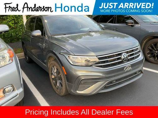Platinum Gray Metallic 2023 Volkswagen Tiguan 2.0T SE