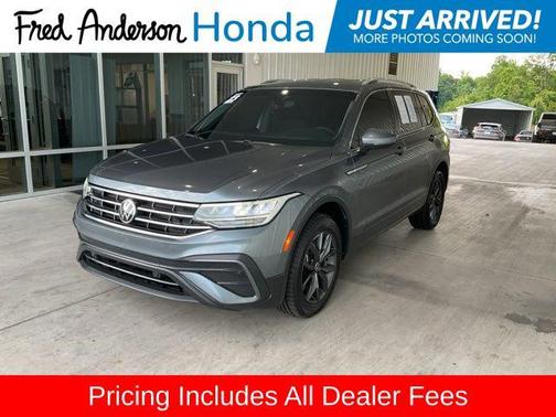 Platinum Gray Metallic 2023 Volkswagen Tiguan 2.0T SE