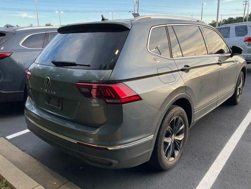 Platinum Gray Metallic 2023 Volkswagen Tiguan 2.0T SE