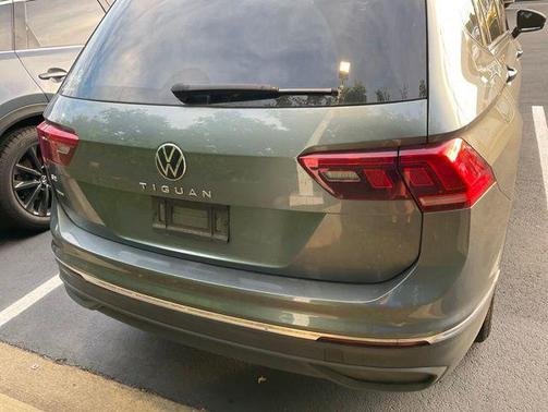 Platinum Gray Metallic 2023 Volkswagen Tiguan 2.0T SE