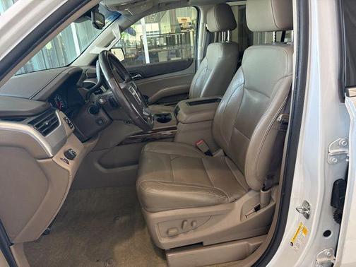 White Frost Tricoat 2019 GMC Yukon XL SLT