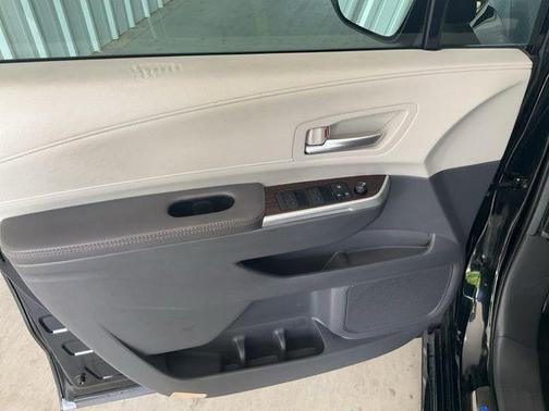 Midnight Black Metallic 2024 Toyota Sienna XLE
