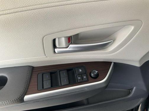 Midnight Black Metallic 2024 Toyota Sienna XLE