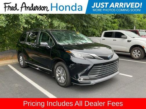 Midnight Black Metallic 2024 Toyota Sienna XLE