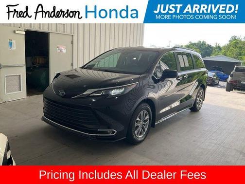 Midnight Black Metallic 2024 Toyota Sienna XLE