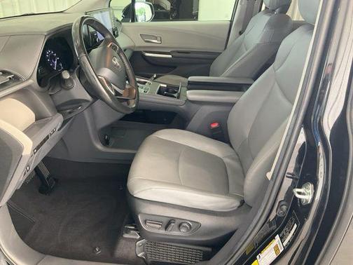 Midnight Black Metallic 2024 Toyota Sienna XLE