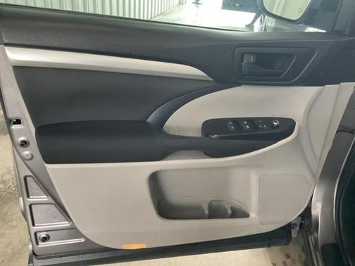 2017 Toyota Highlander LE