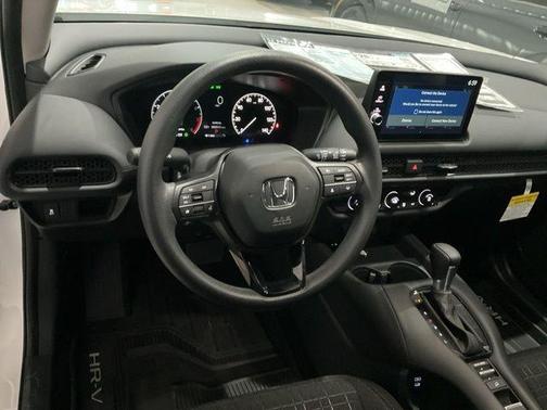 Platinum White Pearl 2026 Honda HR-V LX