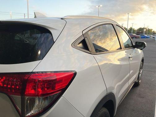 Platinum White Pearl 2019 Honda HR-V EX