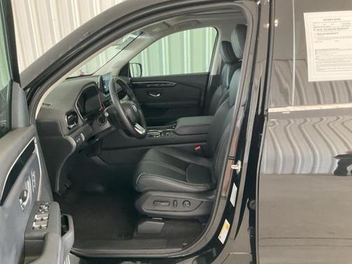 2023 Honda Pilot Touring 8-Passenger
