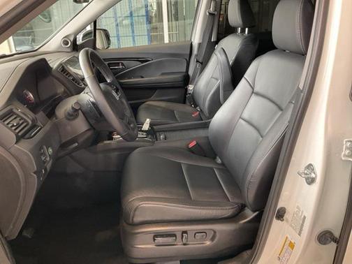 2022 Honda Pilot Touring 8-Passenger