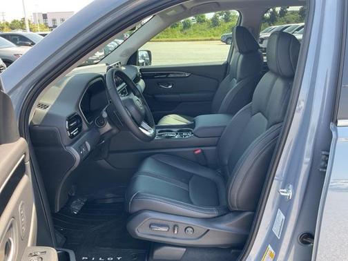 2025 Honda Pilot Touring 8-Passenger