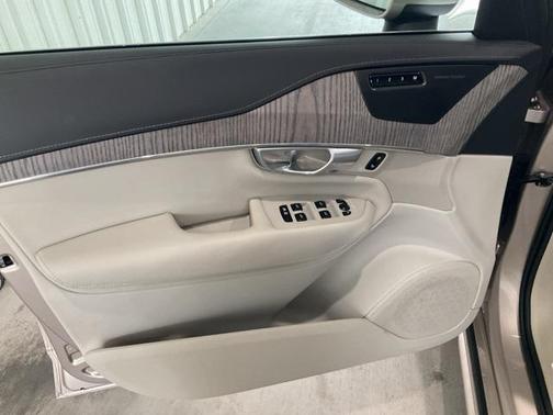 2024 Volvo XC90 B6 Ultimate Bright Theme 7-Seater