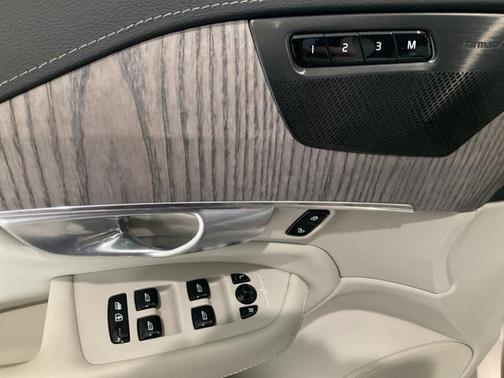 2024 Volvo XC90 B6 Ultimate Bright Theme 7-Seater