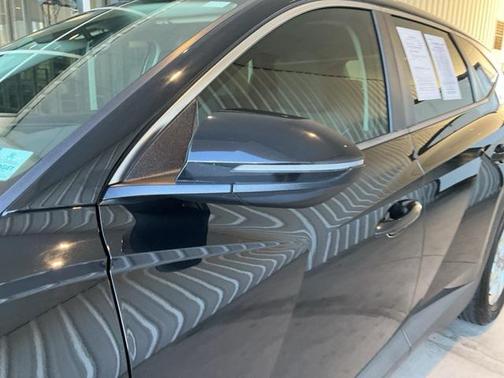 2022 Hyundai TUCSON SE