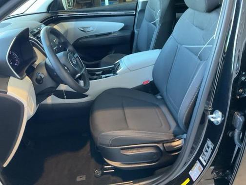 2022 Hyundai TUCSON SE
