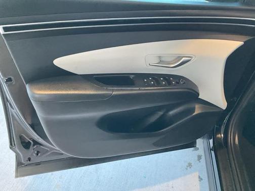 2022 Hyundai TUCSON SE