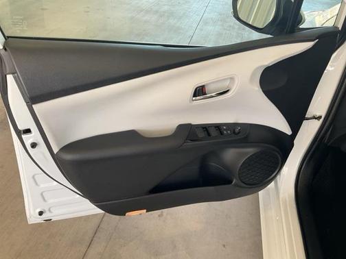 2022 Toyota Prius L