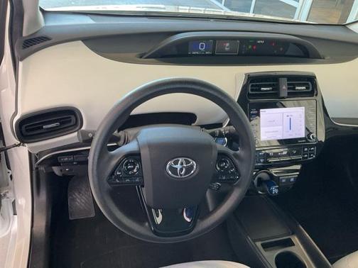 2022 Toyota Prius L