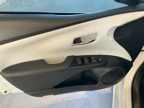 2022 Toyota Prius L