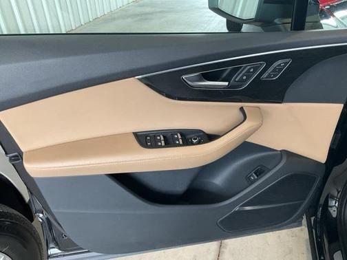 2023 Audi Q7 55 Premium Plus