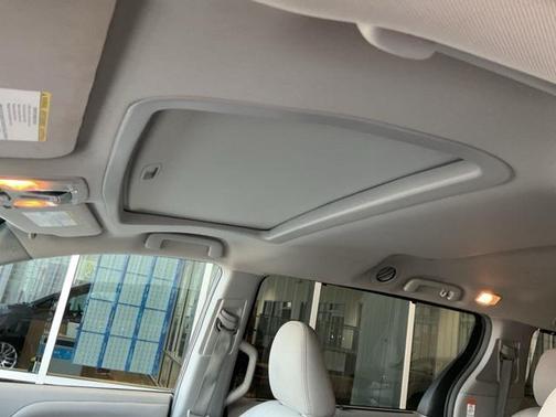 2015 Toyota Sienna XLE Premium