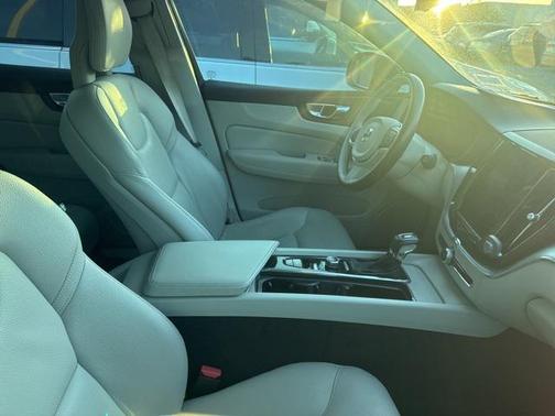 2018 Volvo XC60 T5 Momentum