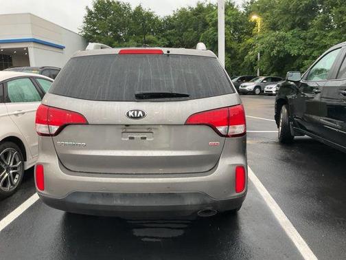 Titanium Silver 2014 Kia Sorento LX