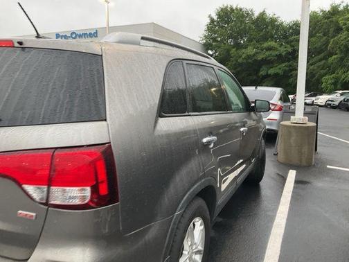 Titanium Silver 2014 Kia Sorento LX