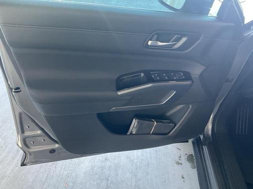 2025 Nissan Pathfinder SL FWD