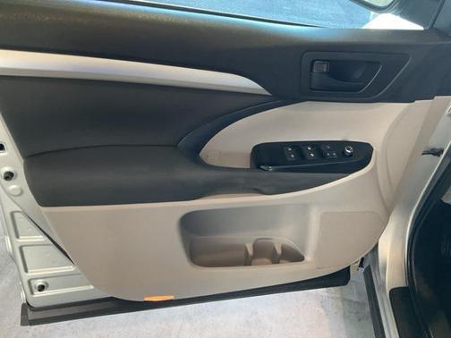 2017 Toyota Highlander LE