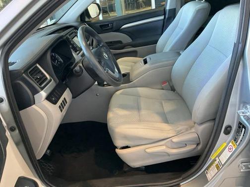 2017 Toyota Highlander LE