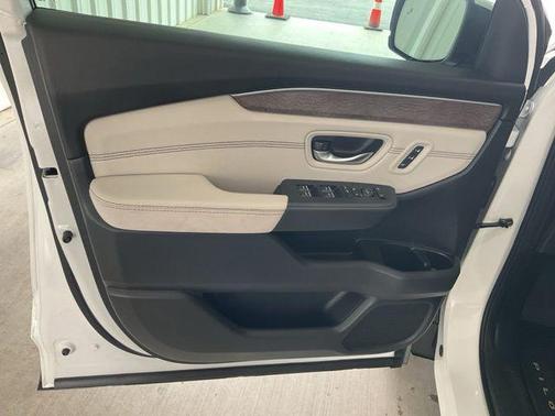 Platinum White Pearl 2026 Honda Pilot Elite