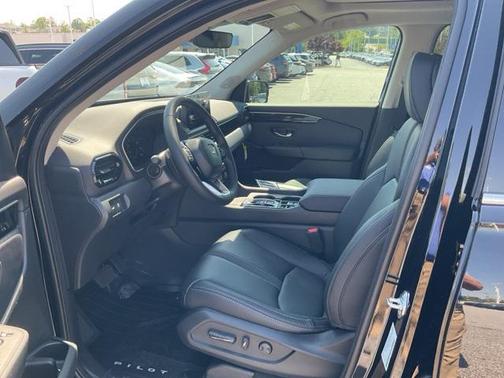 2025 Honda Pilot Touring 8-Passenger