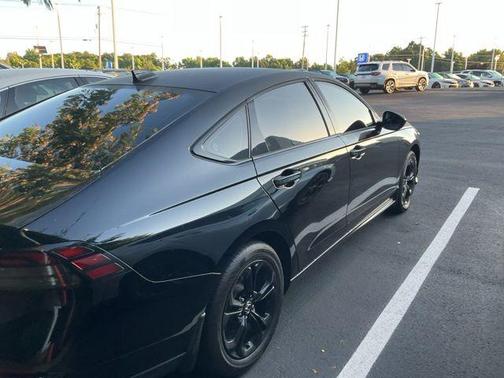 Crystal Black Pearl 2025 Honda Accord SE