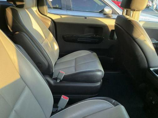 Platinum Graphite Pearl Metallic 2016 Kia Sedona SX-L