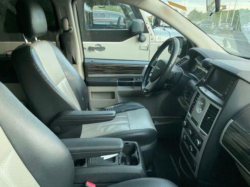 2010 Chrysler Town & Country Touring