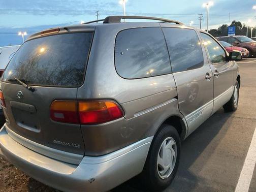 1998 Toyota Sienna XLE