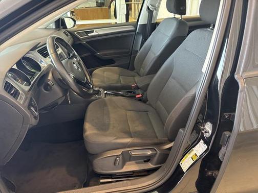 2016 Volkswagen Golf TSI S 4-Door